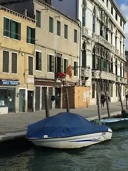 Princess Guest House Canal View Venice Apartment