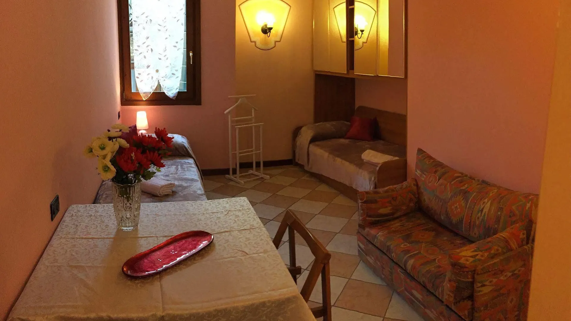 Princess Guest House Canal View Venice Apartment